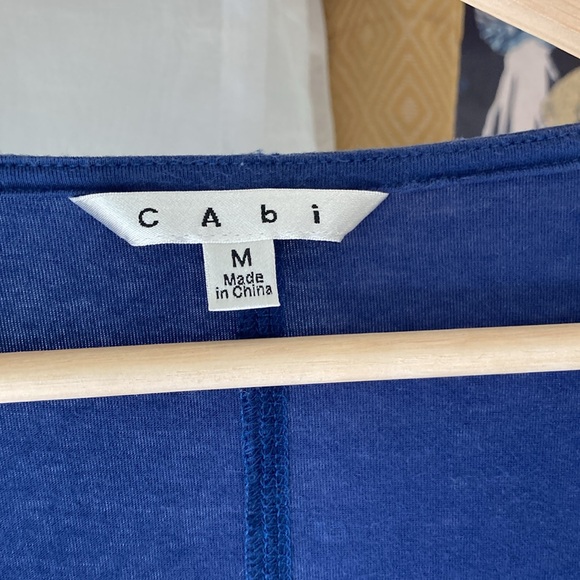 Women’s Dark Blue CAbi Ruched Fitted V Neck Shirt with ruched sleeves, size M - Picture 6 of 9